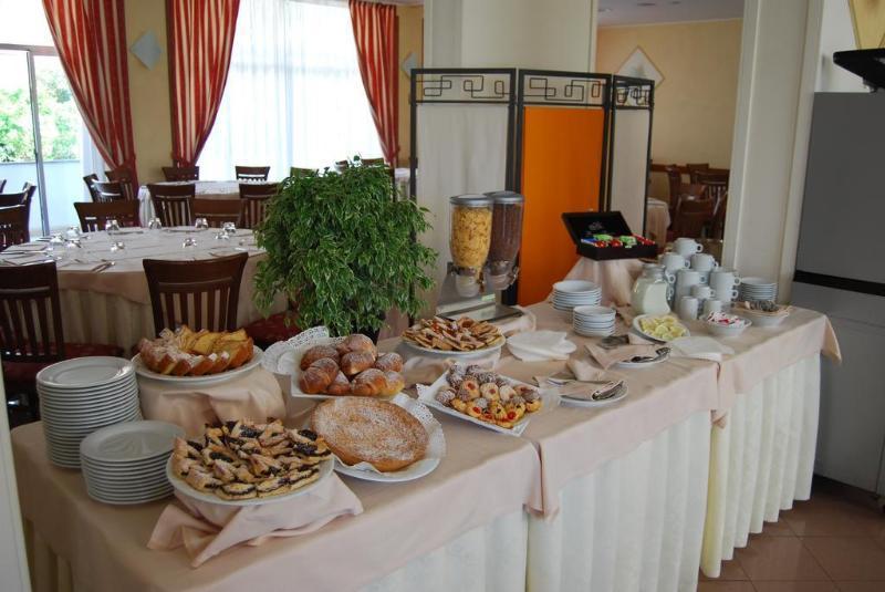 טרצ'ינה Hotel River Palace מראה חיצוני תמונה