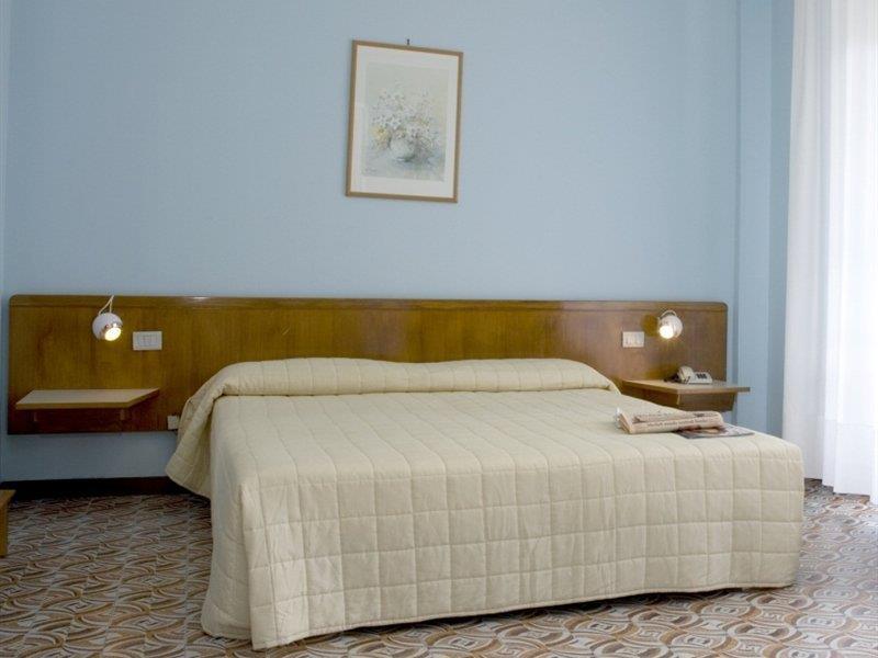 טרצ'ינה Hotel River Palace מראה חיצוני תמונה